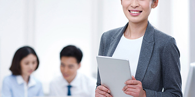 拥有员工归属感的员工很开心